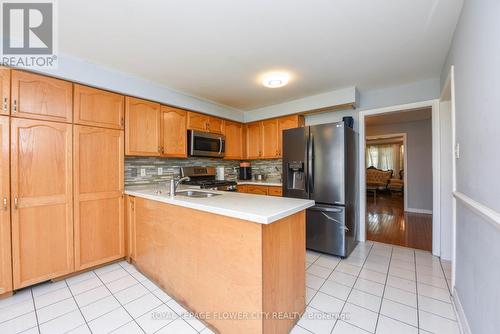 29 Rainforest Drive, Brampton, ON - Indoor Photo Showing Kitchen