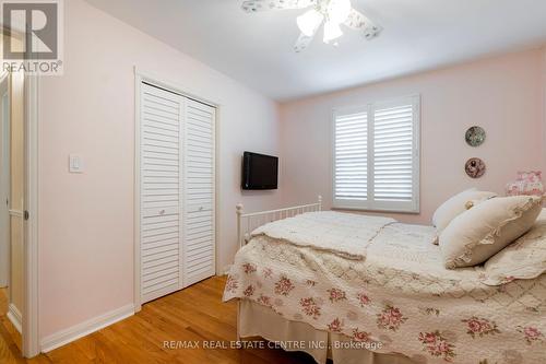 698 Marley Road, Burlington, ON - Indoor Photo Showing Bedroom