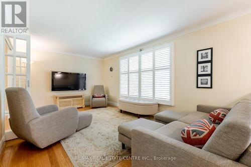 698 Marley Road, Burlington, ON - Indoor Photo Showing Living Room