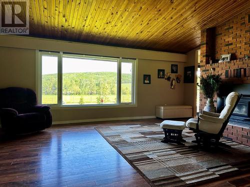 4591 216 Road, Dawson Creek, BC - Indoor Photo Showing Living Room