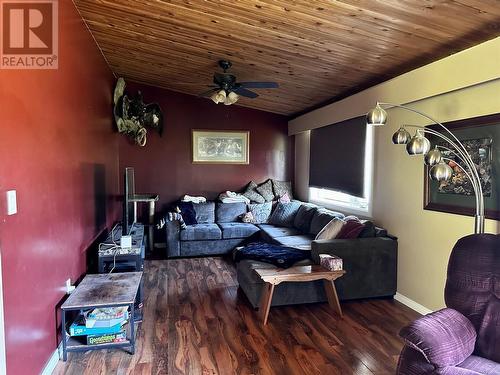 4591 216 Road, Dawson Creek, BC - Indoor Photo Showing Living Room