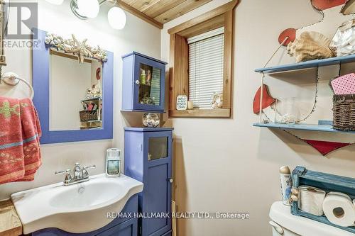 6 Elm Lane, Tiny, ON - Indoor Photo Showing Bathroom