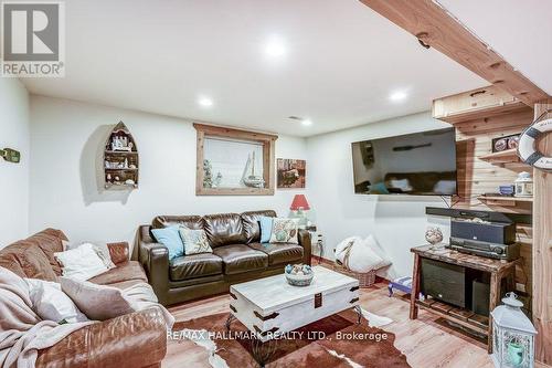 6 Elm Lane, Tiny, ON - Indoor Photo Showing Living Room