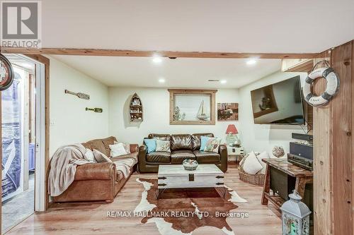 6 Elm Lane, Tiny, ON - Indoor Photo Showing Living Room