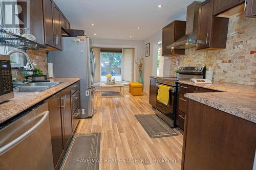 8 Joanne Court, Brampton, ON - Indoor Photo Showing Kitchen With Double Sink