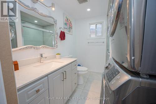 8 Joanne Court, Brampton, ON - Indoor Photo Showing Bathroom