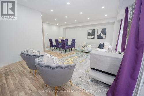 8 Joanne Court, Brampton, ON - Indoor Photo Showing Living Room