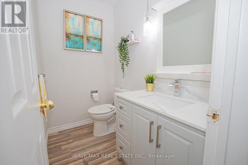 8 Joanne Court, Brampton, ON - Indoor Photo Showing Bathroom