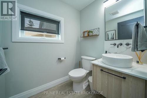 12 Warwick Avenue, Lambton Shores (Grand Bend), ON - Indoor Photo Showing Bathroom