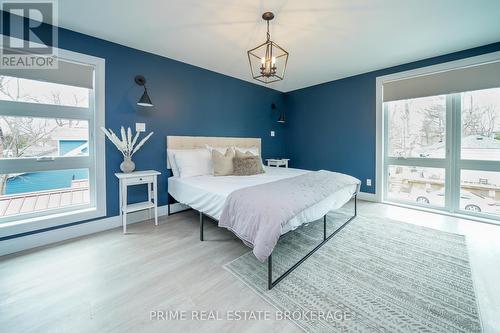 12 Warwick Avenue, Lambton Shores (Grand Bend), ON - Indoor Photo Showing Bedroom