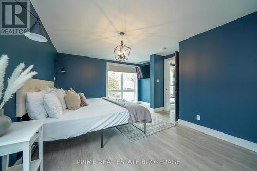 12 Warwick Avenue, Lambton Shores (Grand Bend), ON - Indoor Photo Showing Bedroom