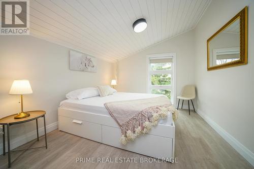 12 Warwick Avenue, Lambton Shores (Grand Bend), ON - Indoor Photo Showing Bedroom