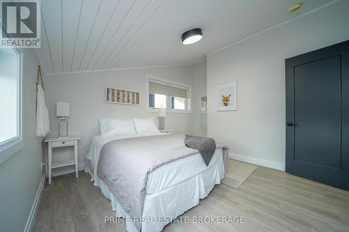 12 Warwick Avenue, Lambton Shores (Grand Bend), ON - Indoor Photo Showing Bedroom