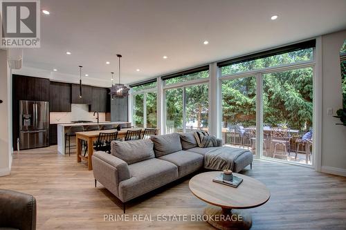 26 Huron Street, Lambton Shores (Grand Bend), ON - Indoor Photo Showing Living Room