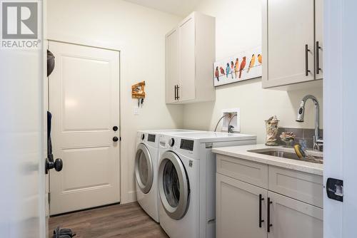 740 Prairie South  Road, Castlegar, BC - Indoor Photo Showing Laundry Room