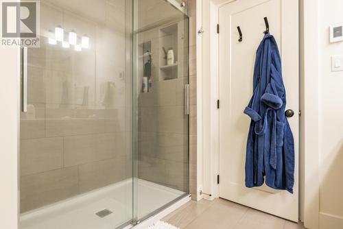 740 Prairie South  Road, Castlegar, BC - Indoor Photo Showing Bathroom