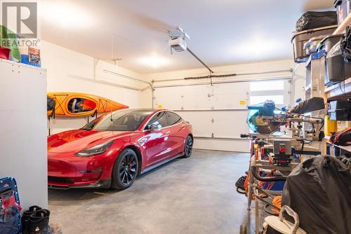 740 Prairie South  Road, Castlegar, BC - Indoor Photo Showing Garage