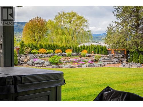 740 Prairie South  Road, Castlegar, BC - Outdoor