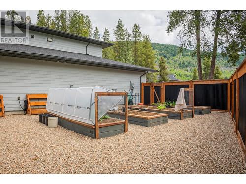 740 Prairie South  Road, Castlegar, BC - Outdoor With Exterior