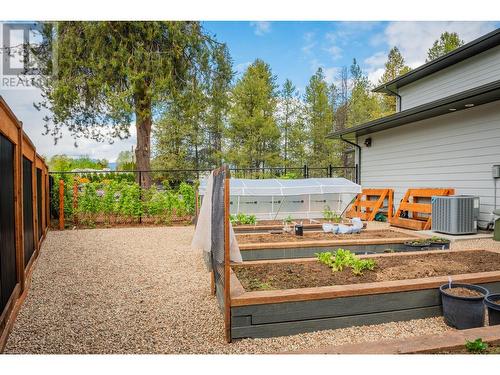 740 Prairie South  Road, Castlegar, BC - Outdoor With Exterior