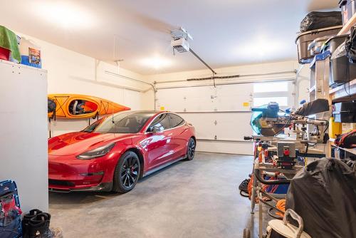 740 Prairie South Road, Castlegar, BC - Indoor Photo Showing Garage