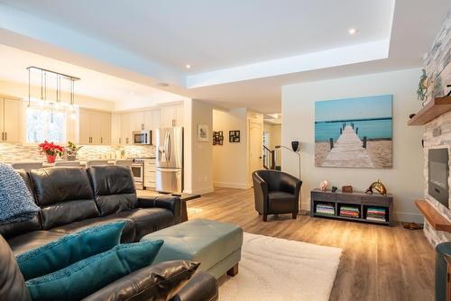 740 Prairie South Road, Castlegar, BC - Indoor Photo Showing Living Room With Fireplace