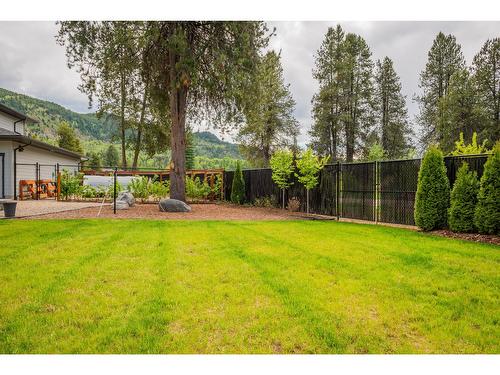 740 Prairie South Road, Castlegar, BC - Outdoor With Backyard