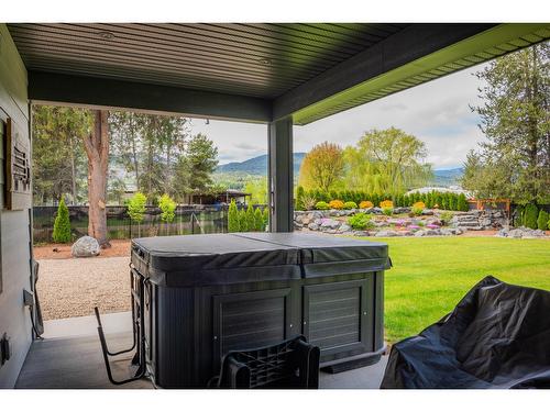 740 Prairie South Road, Castlegar, BC - Outdoor With Exterior