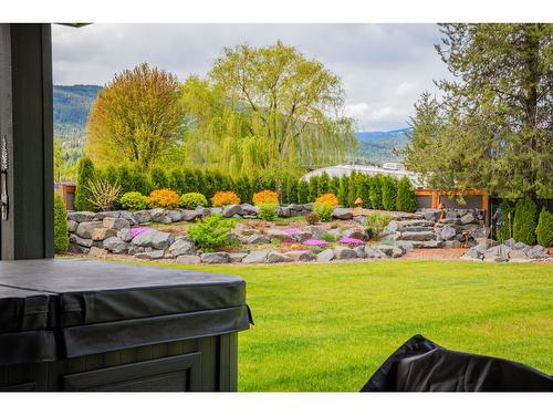 740 Prairie South Road, Castlegar, BC - Outdoor