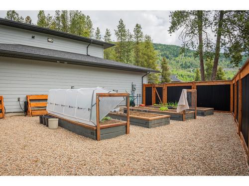 740 Prairie South Road, Castlegar, BC - Outdoor With Exterior