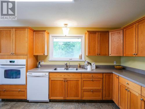 361 Rau Road, Quesnel, BC - Indoor Photo Showing Kitchen With Double Sink