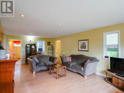 361 Rau Road, Quesnel, BC - Indoor Photo Showing Living Room