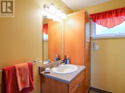 361 Rau Road, Quesnel, BC - Indoor Photo Showing Bathroom