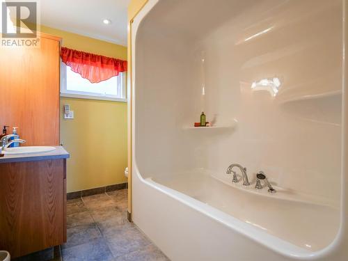 361 Rau Road, Quesnel, BC - Indoor Photo Showing Bathroom