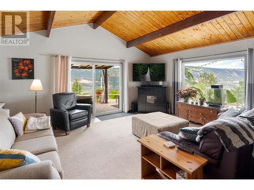 14024 Talbot Road, Lake Country, BC - Indoor Photo Showing Living Room