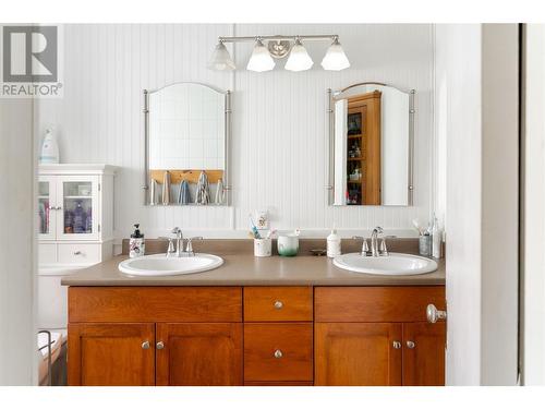 14024 Talbot Road, Lake Country, BC - Indoor Photo Showing Bathroom