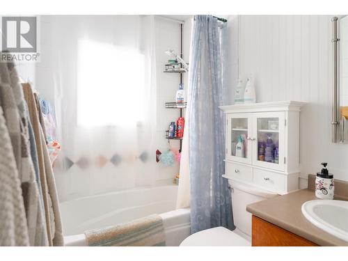 14024 Talbot Road, Lake Country, BC - Indoor Photo Showing Bathroom