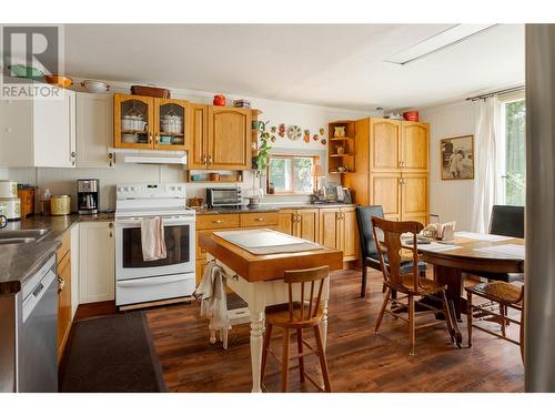 14024 Talbot Road, Lake Country, BC - Indoor Photo Showing Kitchen