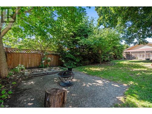 581 21 Street Se, Salmon Arm, BC - Outdoor With Backyard