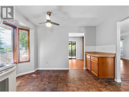 581 21 Street Se, Salmon Arm, BC - Indoor Photo Showing Kitchen