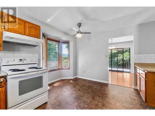 581 21 Street Se, Salmon Arm, BC - Indoor Photo Showing Kitchen