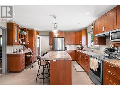 1734 Mt Begbie Road, Revelstoke, BC - Indoor Photo Showing Kitchen