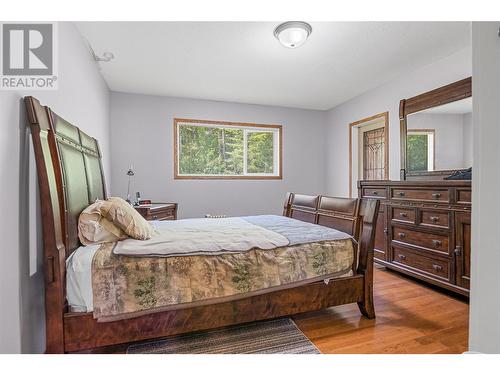 1734 Mt Begbie Road, Revelstoke, BC - Indoor Photo Showing Bedroom