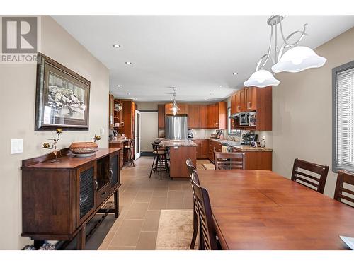 1734 Mt Begbie Road, Revelstoke, BC - Indoor Photo Showing Dining Room