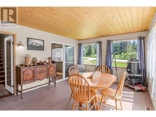 1734 Mt Begbie Road, Revelstoke, BC - Indoor Photo Showing Dining Room