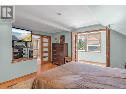 1734 Mt Begbie Road, Revelstoke, BC - Indoor Photo Showing Bedroom