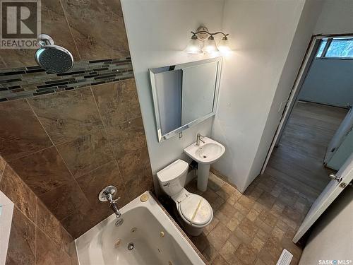 4202 England Road, Regina, SK - Indoor Photo Showing Bathroom