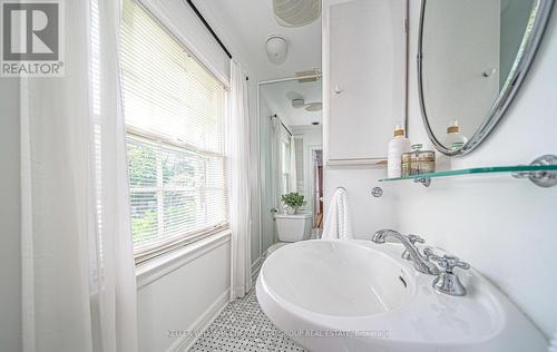 540 Blythwood Road, Toronto, ON - Indoor Photo Showing Bathroom
