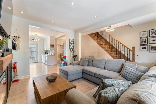 56 Keith Street, Hamilton, ON - Indoor Photo Showing Living Room