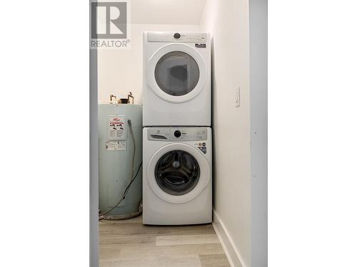 2009/2011 Richter Street, Kelowna, BC - Indoor Photo Showing Laundry Room